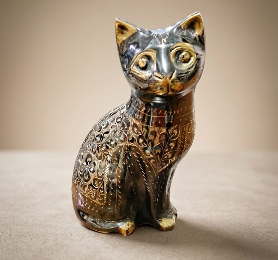 Handcrafted 8-Inch Solid Brass Cat Statue - Engraved Metallic Decorative Figurine - Image 2